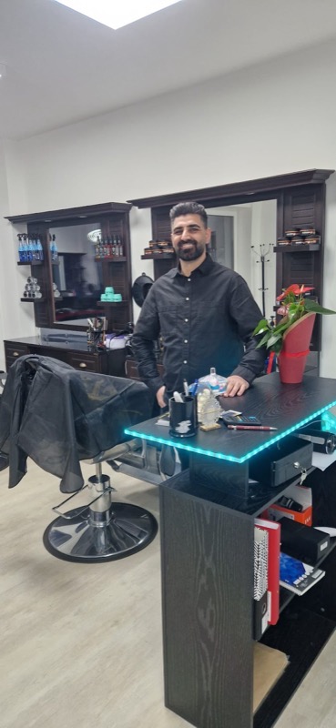 Inhaber von Jo Hair Style im Salon in Paderborn